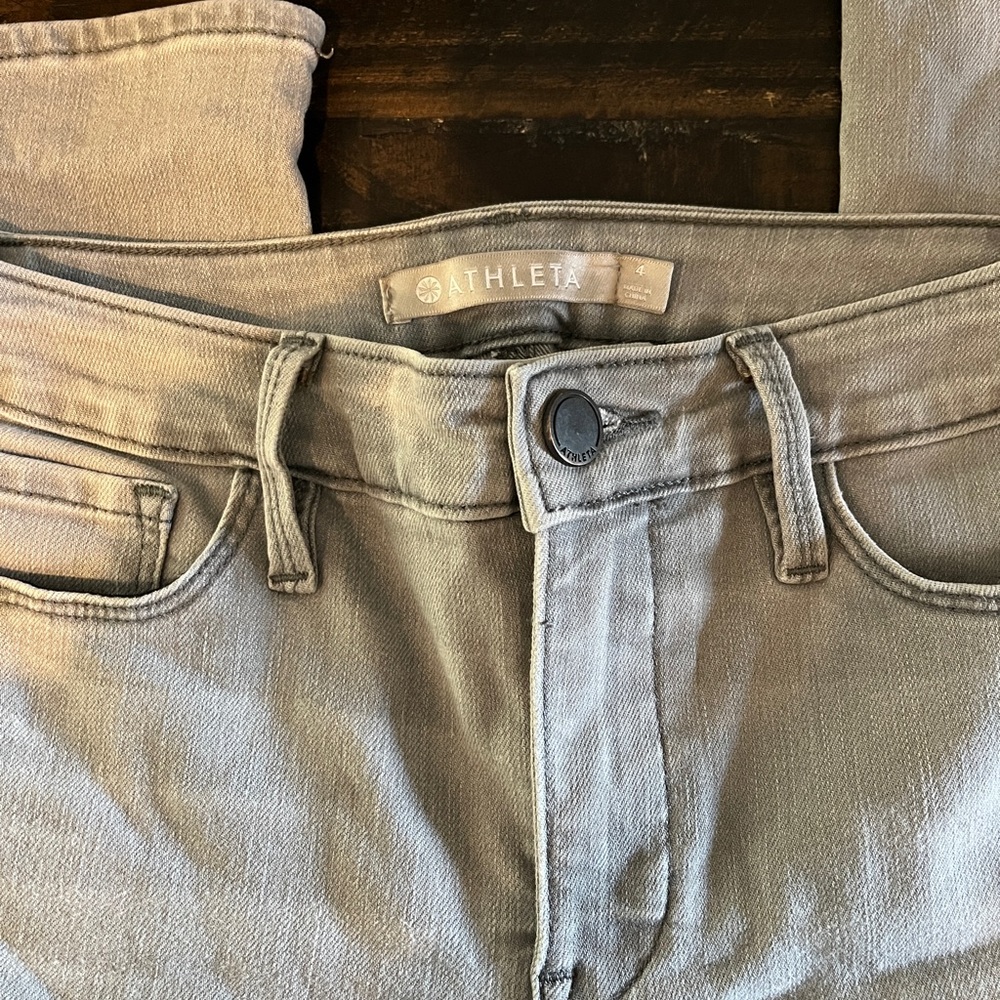 Athleta Scuulptek Skinny Crop Jean SZ 4 commuter hiking sculpting denim